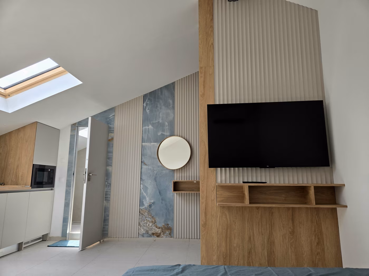 Studio interior image 5 of 14